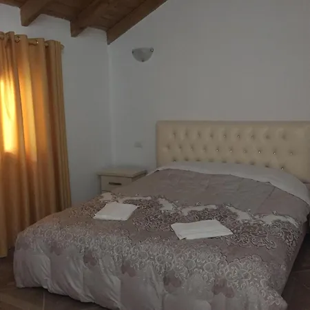 Castello Nicaj-Shale